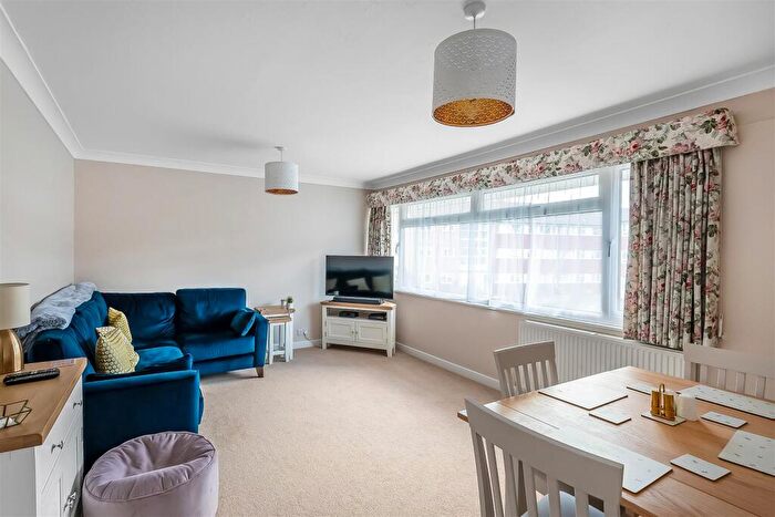2 Bedroom Maisonette For Sale In Master Close, Oxted, RH8