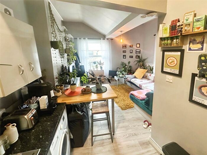 1 Bedroom Flat To Rent In Furley Road, London, SE15