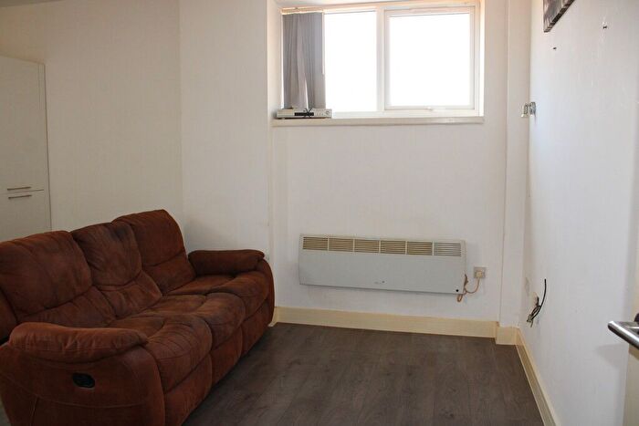 1 Bedroom Flat To Rent In Hendford, Yeovil, BA20