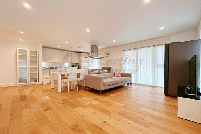 2 Bedroom Flat To Rent In Fairbourne Road, London, SW4