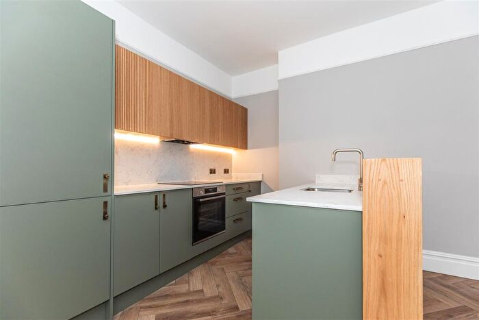 2 Bedroom Flat To Rent In Brunswick Place, Hove, BN3