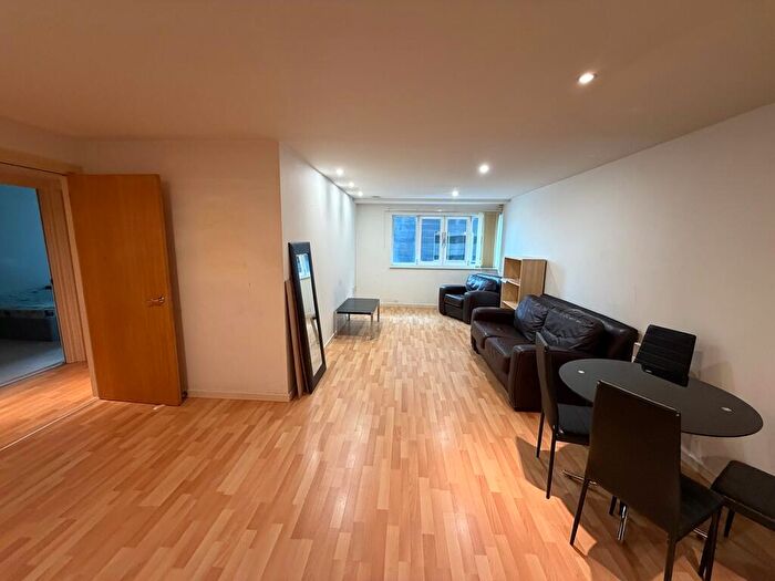 2 Bedroom Apartment To Rent In Masshouse Large Furnished Bed With Parking, B5