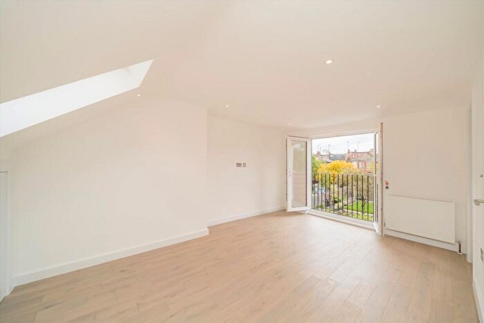 5 Bedroom House To Rent In Halliwick Road, Muswell Hill, N10