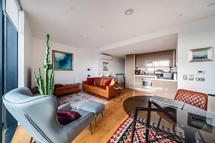 2 Bedroom Flat For Sale In Walworth Road, Elephant And Castle, London, SE1