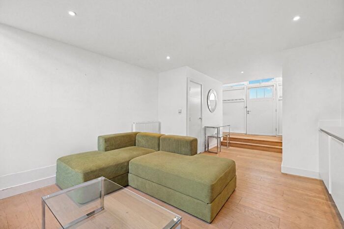 1 Bedroom Flat To Rent In Clyde Square, London, E14