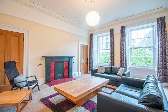 4 Bedroom Flat To Rent In Lutton Place, Edinburgh, EH8