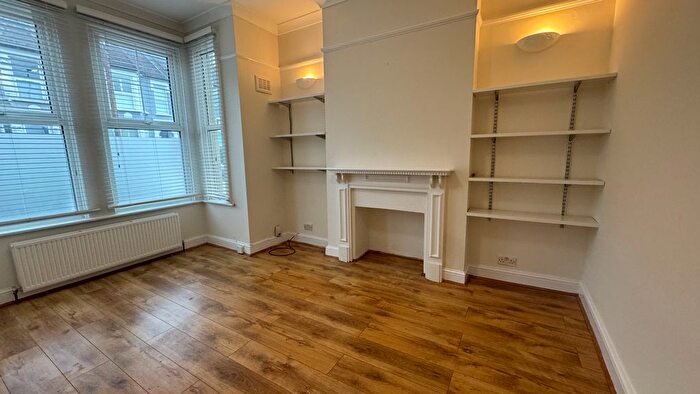 2 Bedroom Flat To Rent In Carlingford Road, London, N15