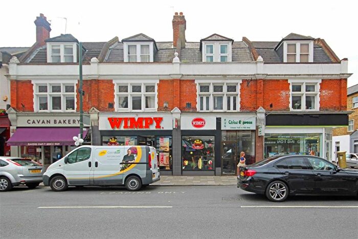 3 Bedroom Flat To Rent In Broad Street, Teddington, TW11