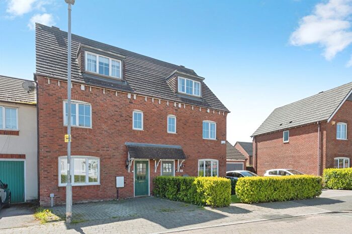 4 Bedroom Semi Detached House For Sale In Paddock Way, Hinckley, LE10