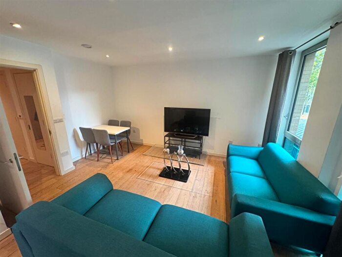 2 Bedroom Flat To Rent In Trematon Building, Trematon Walk, London, N1
