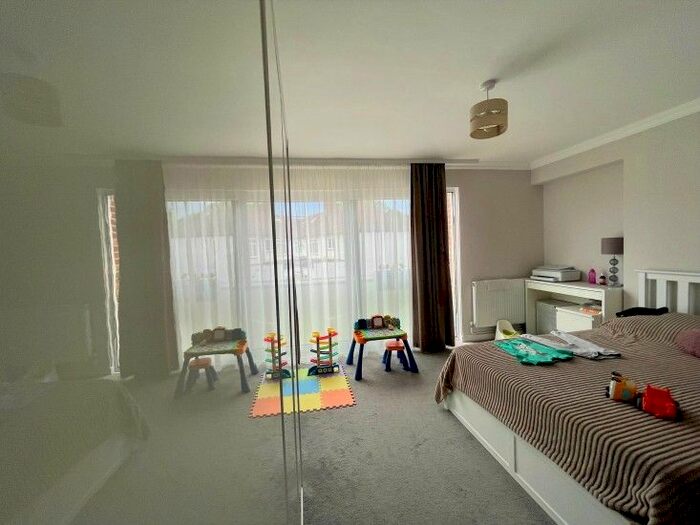 3 Bedroom Flat To Rent In Royston Gardens, Ilford, East London, IG1