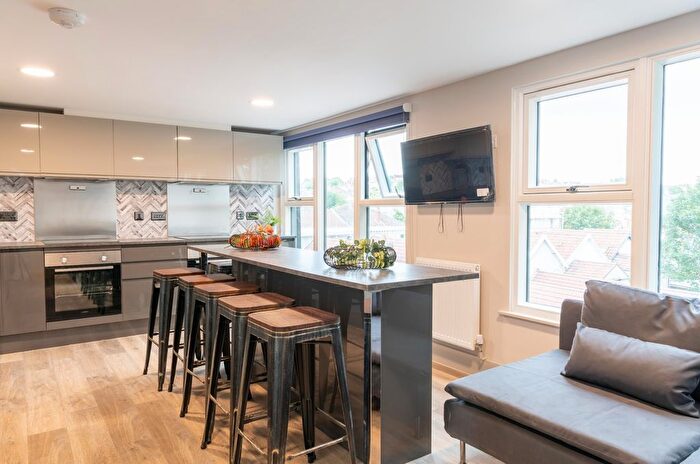 8 Bedroom Flat To Rent In Gloucester Road, Bristol, BS7