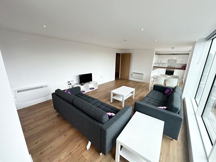 3 Bedroom Flat To Rent In Advent Way, Manchester, M4