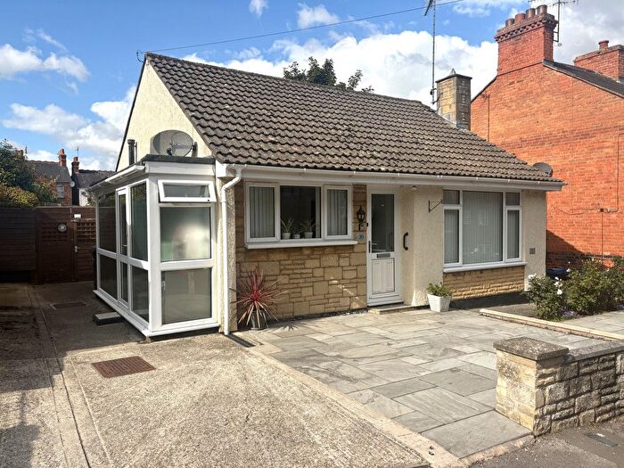 2 Bedroom Detached Bungalow For Sale In Britannia Road, Banbury, OX16