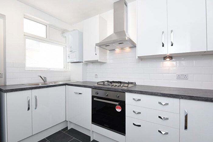 2 Bedroom Property To Rent In Palace Road, London, SW2
