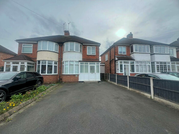 3 Bedroom Semi-Detached House To Rent In Harvard Road, Solihull, B92
