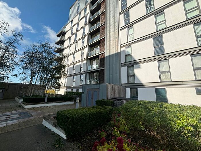 3 Bedroom Flat To Rent In Merrivale Mews, Milton Keynes, MK9