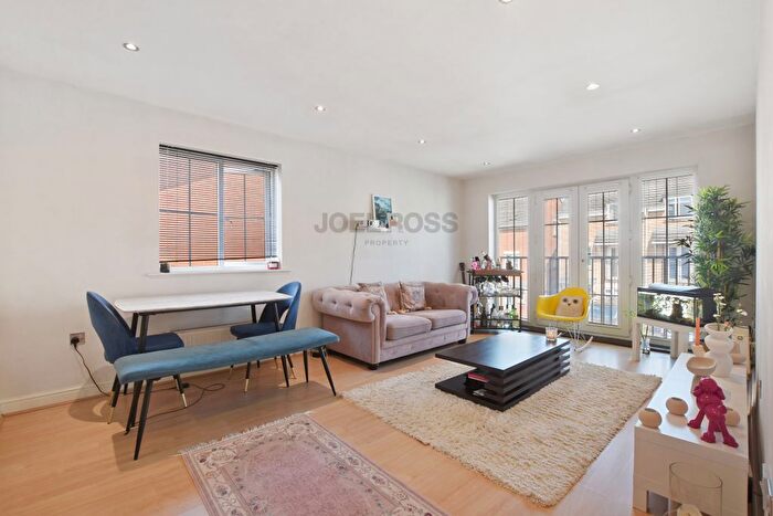 2 Bedroom Flat To Rent In Coleridge Way, Borehamwood, WD6