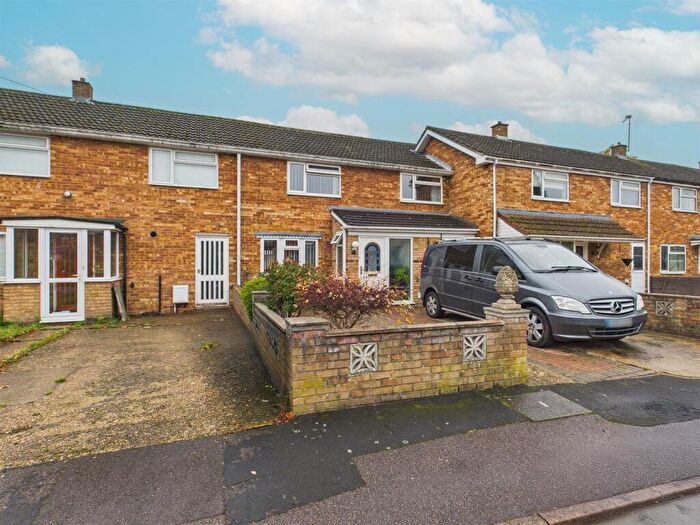4 Bedroom Terraced House To Rent In Priory Cresccent, Aylesbury, HP19