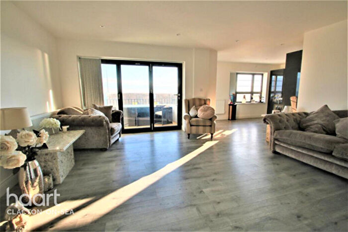 3 Bedroom Apartment To Rent In - Kings Parade, Clacton-on-Sea, CO15