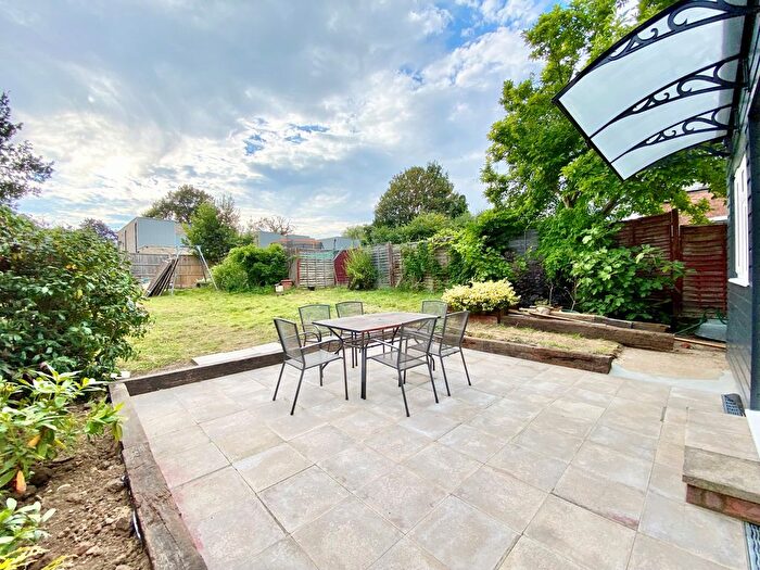 2 Bedroom Maisonette To Rent In Crescent Road, New Barnet, EN4