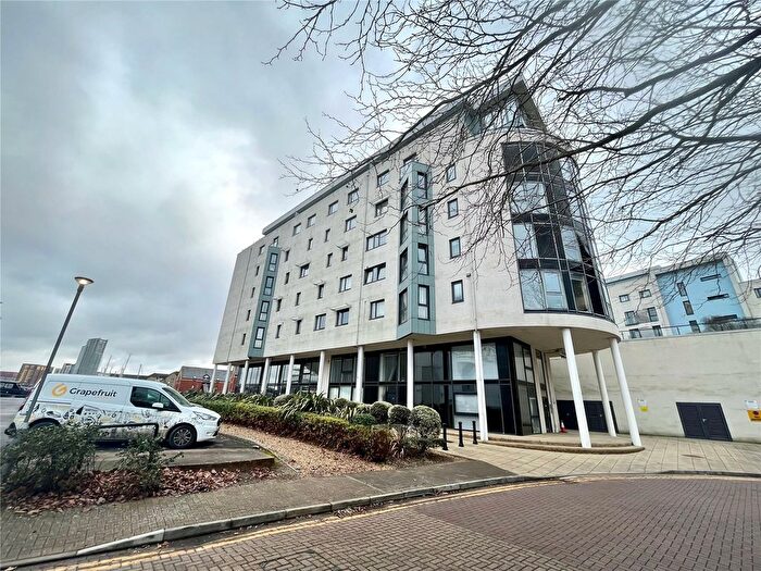 2 Bedroom Flat To Rent In Maritime Walk, Southampton, SO14