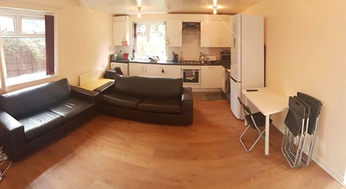 5 Bedroom Semi-Detached House To Rent In St. Chads Road, Manchester, M20