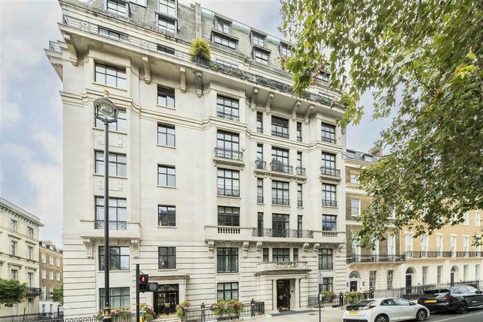 2 Bedroom Flat To Rent In Portland Place, London, W1B