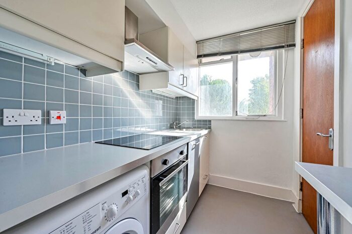 Studio To Rent In Keswick Road, Putney, London, SW15