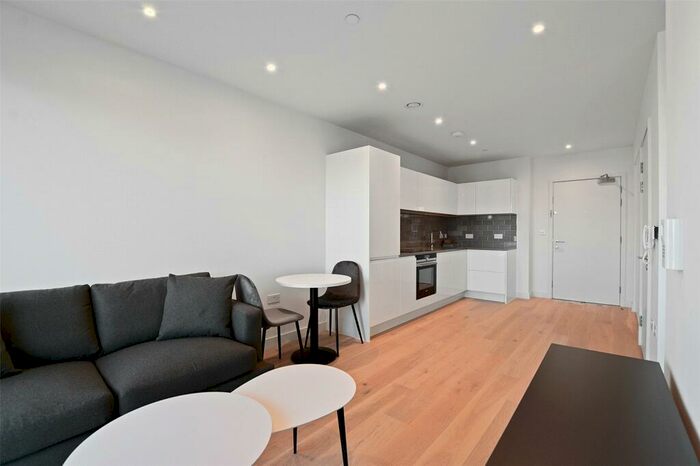 Apartment To Rent In Shipwright Street, London, E16