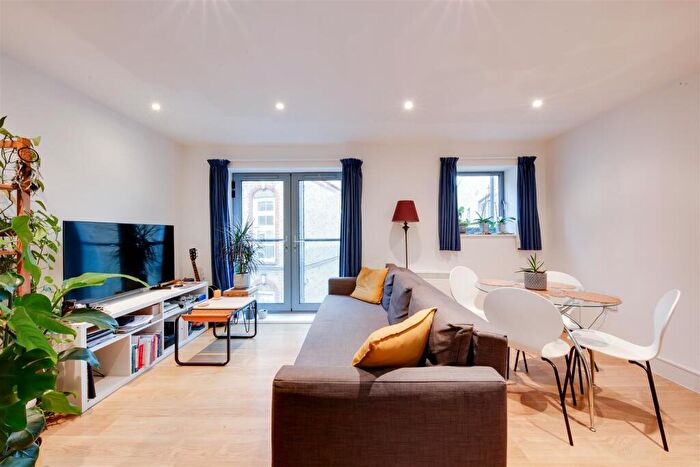 1 Bedroom Apartment For Sale In Salmon Lane, London, E14