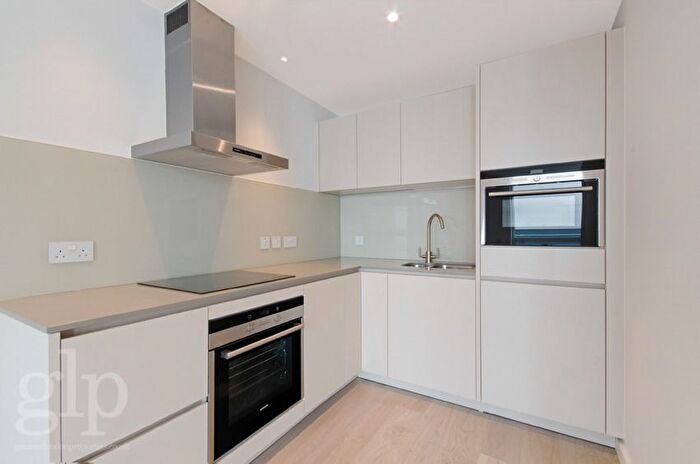 1 Bedroom Flat To Rent In Fouberts Place, London, Greater London, Soho, W1F