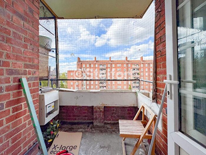 3 Bedroom Flat To Rent In Lorraine Court, Clarence Way, London, NW1
