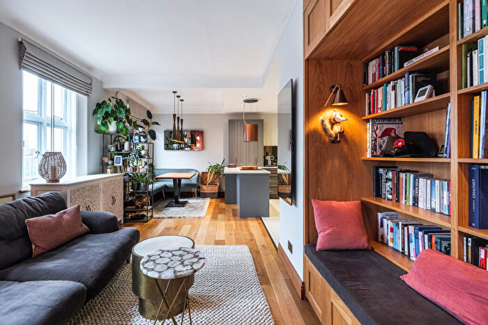 2 Bedroom Flat To Rent In St Gabriels Manor, Cormont Road, SE5