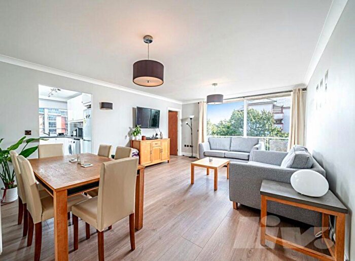 2 Bedroom Apartment To Rent In Regent Court, North Bank, NW8