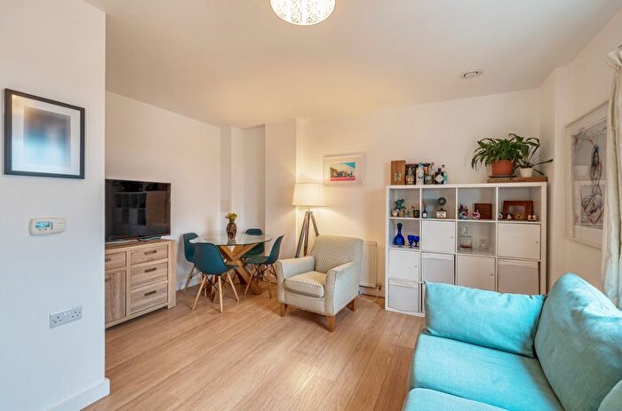 2 Bedroom Flat To Rent In Blairderry Road, London, SW2
