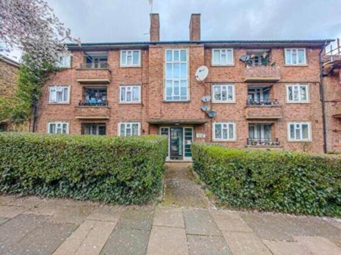 2 Bedroom Apartment For Sale In Cantwell House, Cantwell Road, SE18