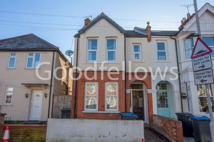 1 Bedroom Flat To Rent In Albemarle Gardens, New Malden KT3