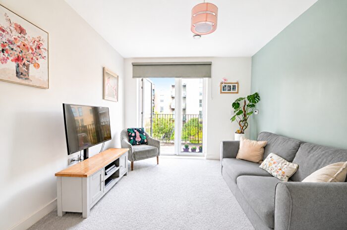 2 Bedroom Apartment For Sale In Apple Yard, London, SE20