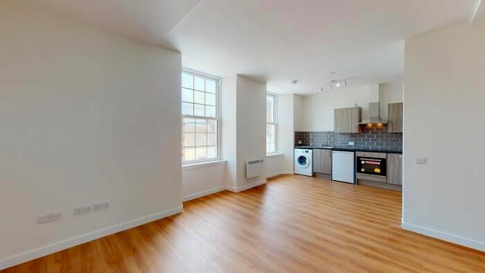 Studio To Rent In 2/1, 127 High Street, Dumbarton, West Dunbartonshire G82