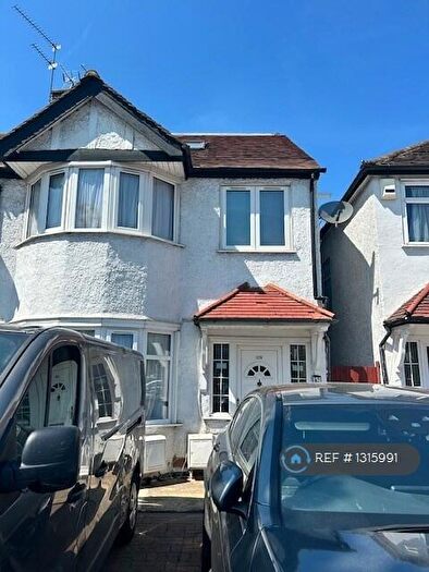 Studio To Rent In Highfield Avenue, Brent Cross, NW11