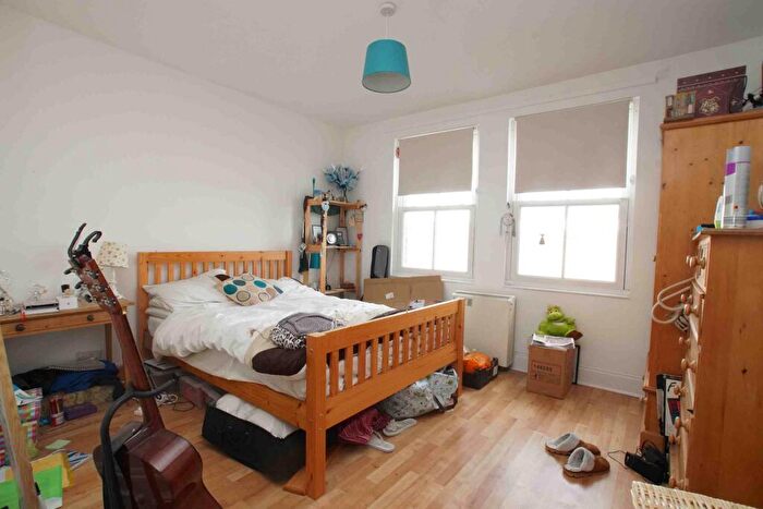 3 Bedroom Flat To Rent In High Street, Penge, SE20