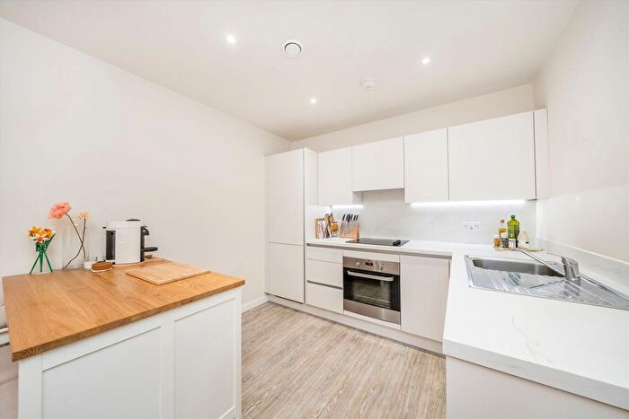 2 Bedroom Flat For Sale In Springfield Drive, Tooting, SW17