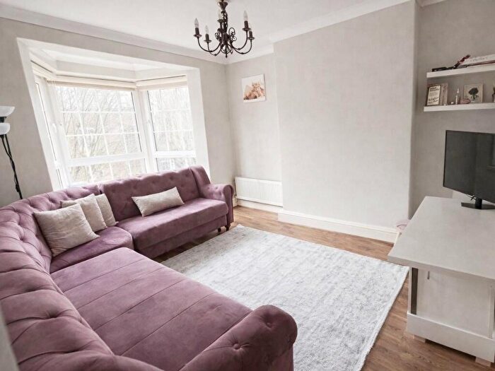 2 Bedroom Flat To Rent In Beechwood House, Hackney Road, E2