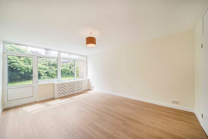 Studio To Rent In Churchill Gardens, London, SW1V