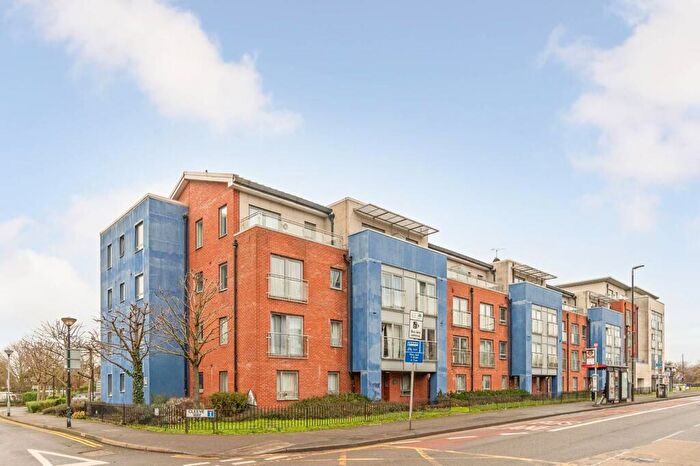 2 Bedroom Flat For Sale In Cleeve Way, Sutton, SM1