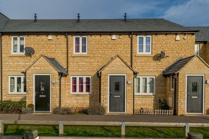 2 Bedroom House To Rent In Randolph Avenue, Woodstock, OX20