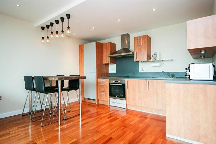 1 Bedroom Apartment To Rent In Glasshouse, Canal Square, B16