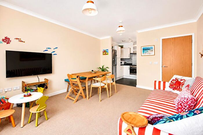 2 Bedroom Flat For Sale In Sweetbriar Avenue, Carshalton, SM5