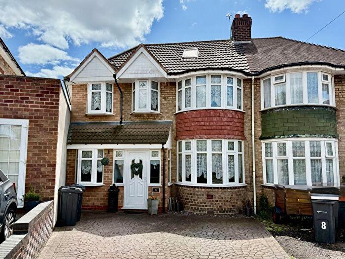 5 Bedroom Semi-Detached House For Sale In Chestergate Croft, Erdington, Birmingham, B24